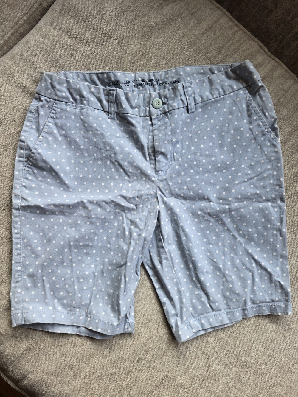 Khakis by Gap Light Blue Polka Dot Women's 9 in. Shorts